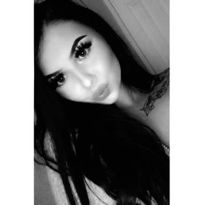 Meet your Posher, Alexis